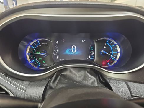 Used 2021 Chrysler Pacifica Touring-L image 15