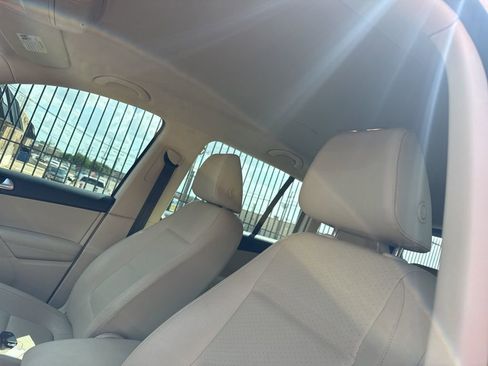 Used 2017 Volkswagen Tiguan S image 9