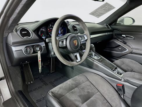 Used 2018 Porsche 718 Cayman GTS image 9
