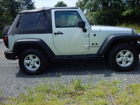 Used 2007 Jeep Wrangler X AWD/4WD image 6