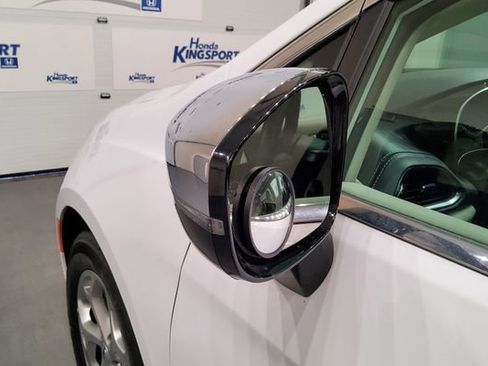 Used 2023 Chrysler Pacifica Limited FWD image 10