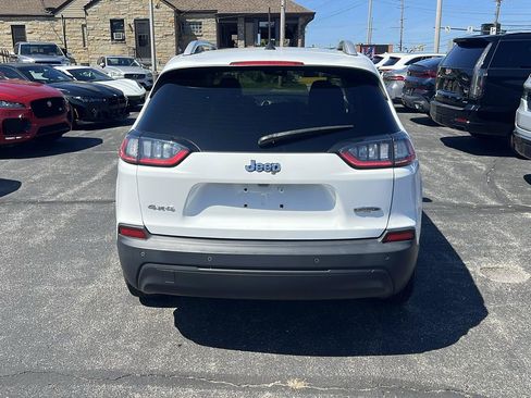 Used 2019 Jeep Cherokee Latitude Plus w/ Cold Weather Group AWD/4WD image 5