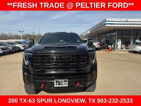 Used 2024 GMC Sierra 2500 AT4X image 2