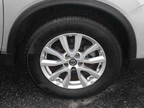 Used 2018 Nissan Rogue SV image 37