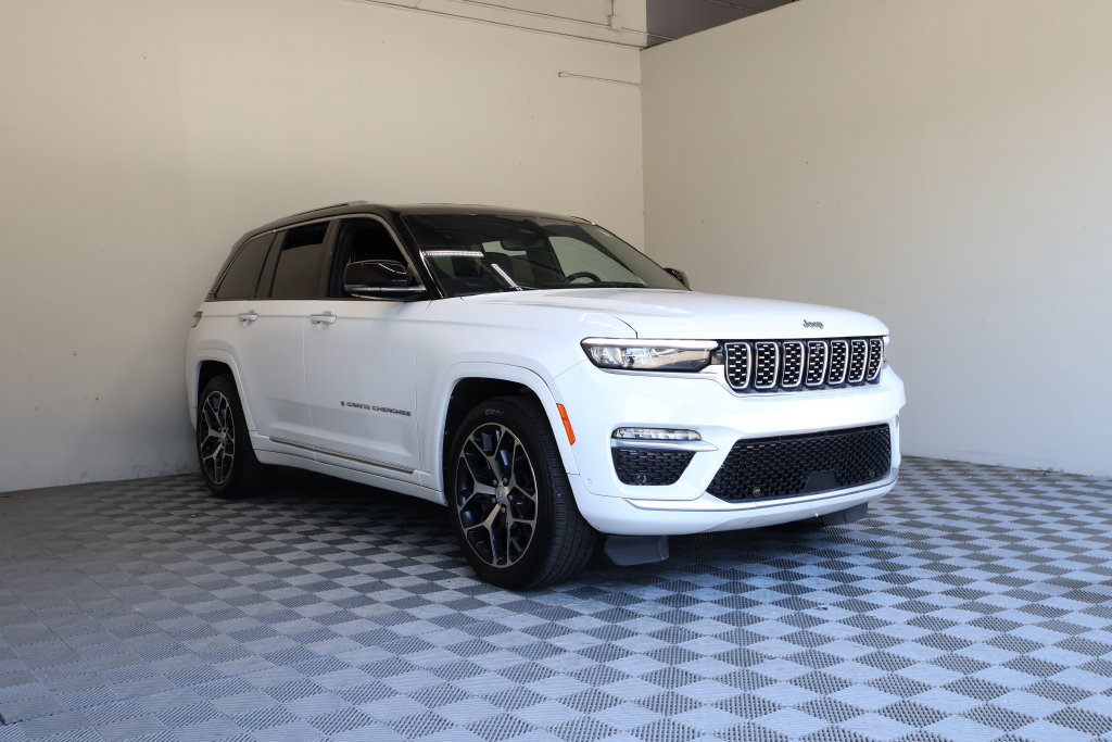 Used 2022 Jeep Grand Cherokee Summit AWD/4WD image 6