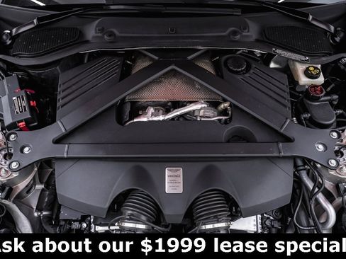 Used 2025 Aston Martin V8 Vantage Coupe image 32