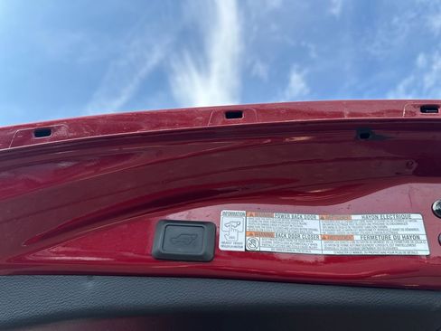 Used 2018 Toyota RAV4 XLE AWD/4WD image 5