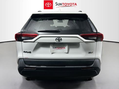 Used 2022 Toyota RAV4 XLE w/ Convenience Package image 5