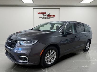 Used 2023 Chrysler Pacifica Touring-L
