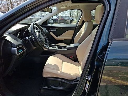 Used 2018 Jaguar F-PACE Premium image 13