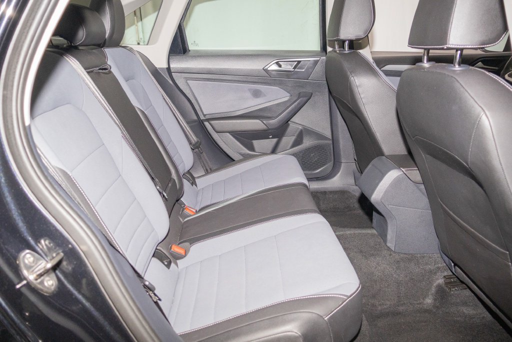 Used 2025 Volkswagen Jetta SE FWD image 14