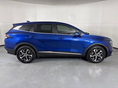 Used 2025 Kia Sportage EX FWD image 9