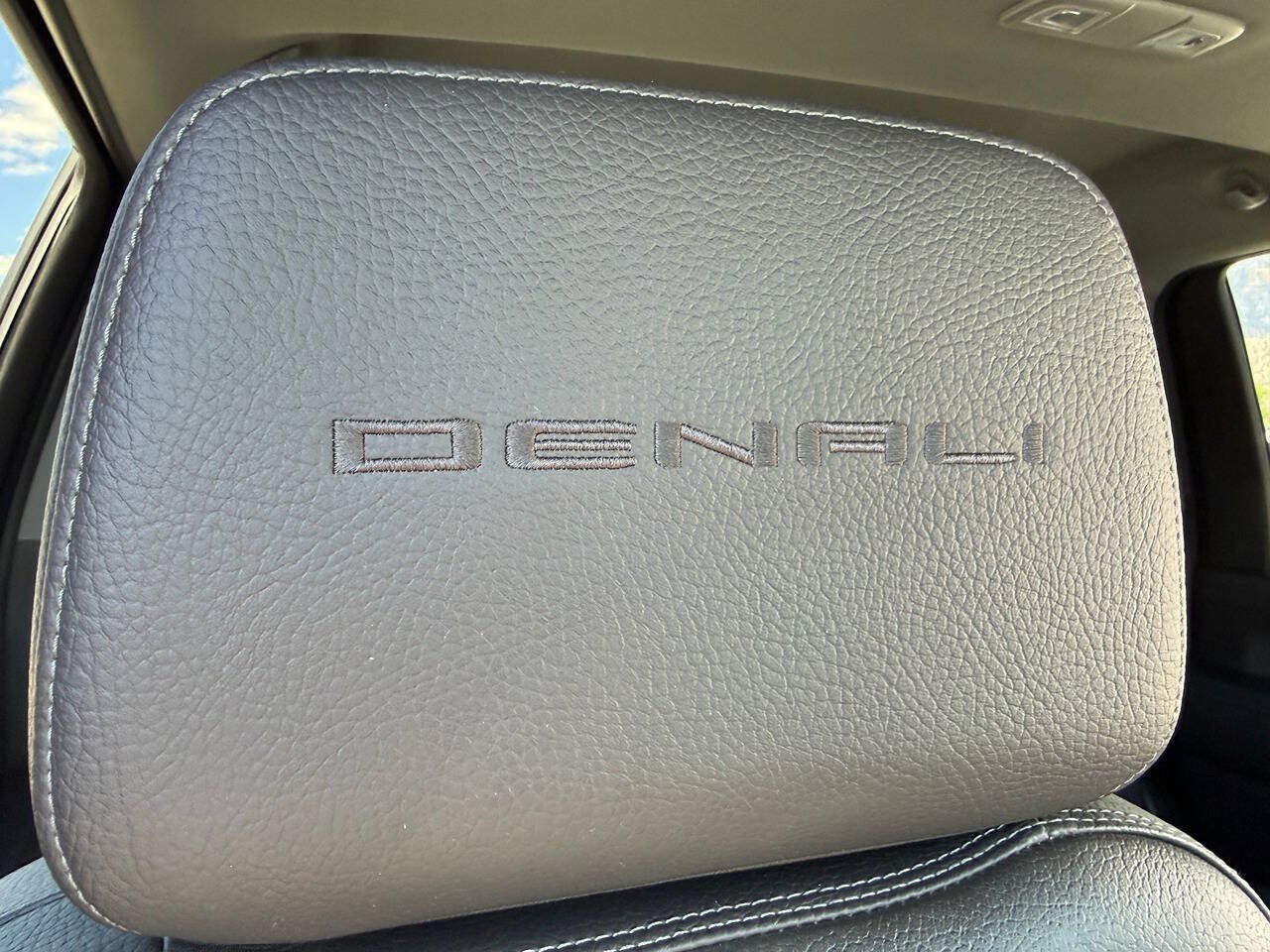 Used 2022 GMC Sierra 3500 Denali w/ Denali Ultimate Package AWD/4WD image 35