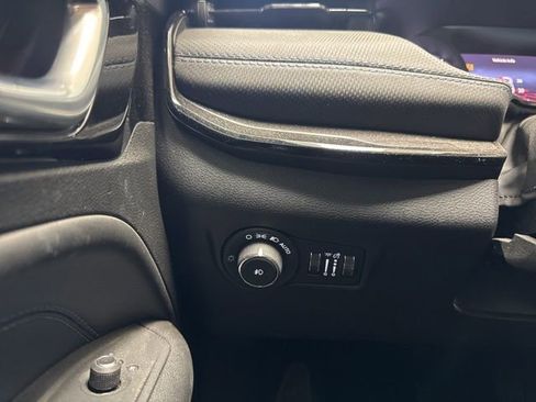 Used 2025 Jeep Compass Latitude w/ Altitude Special Edition image 8