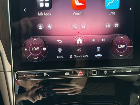 Used 2025 Mercedes-Benz C 300 Sedan image 18