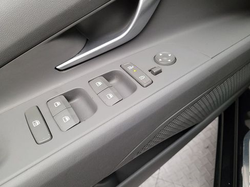 Used 2025 Hyundai Elantra SE FWD image 27
