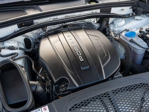 Used 2018 Porsche Macan Base image 36