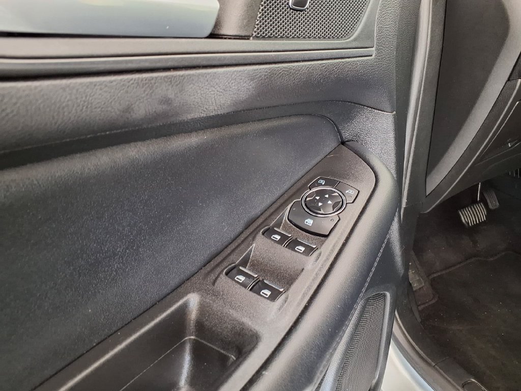 Used 2023 Ford Edge SE AWD/4WD image 4