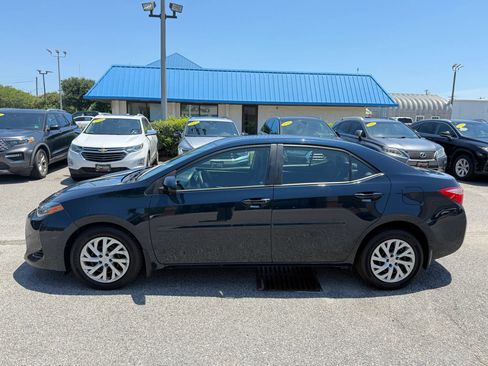 Used 2017 Toyota Corolla LE w/ Carpet Mat Package (TMS) FWD image 2