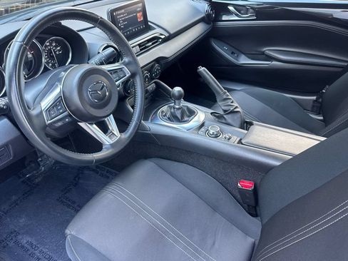 Used 2021 MAZDA MX-5 Miata Club w/ Appearance Package RWD image 10