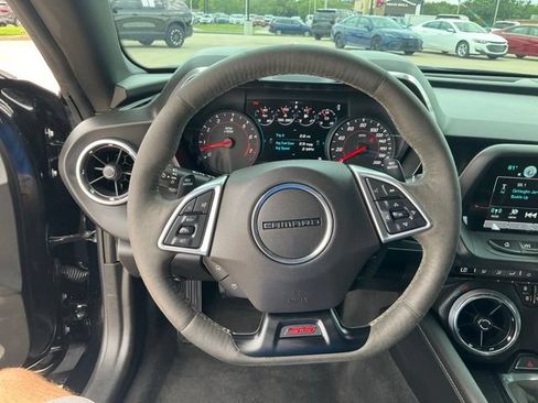 Used 2018 Chevrolet Camaro SS RWD image 10