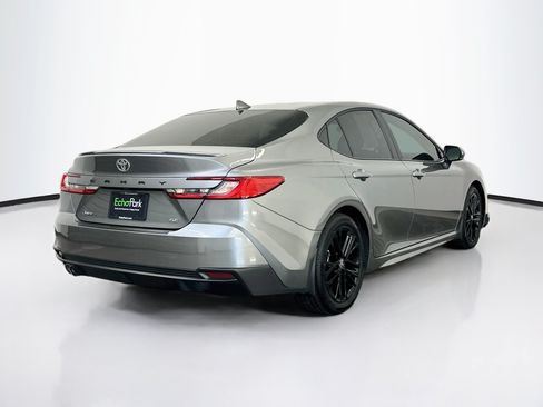 Used 2025 Toyota Camry SE FWD image 9