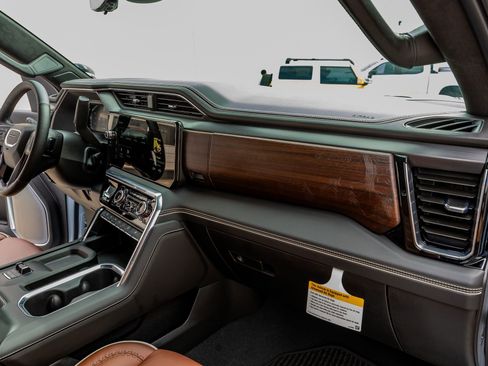 Used 2026 GMC Sierra 3500 Denali Ultimate image 18