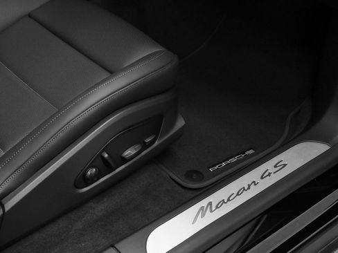 New 2026 Porsche Macan 4S Electric image 22