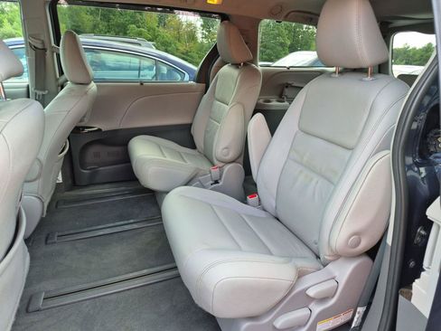 Used 2020 Toyota Sienna XLE w/ XLE Navigation Package AWD/4WD image 7