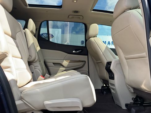 Used 2019 GMC Acadia Denali w/ Technology Package AWD/4WD image 32