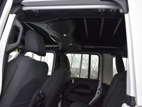 Certified 2024 Jeep Wrangler Sahara w/ Technology Group image 14