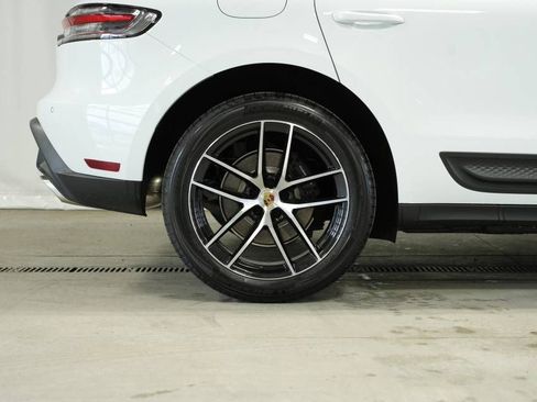 Certified 2025 Porsche Macan AWD/4WD image 39