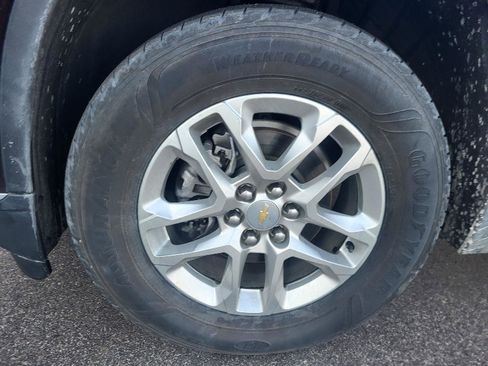 Used 2020 Chevrolet Traverse LT image 16