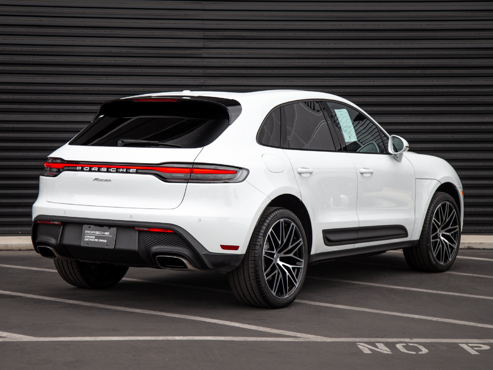 Certified 2023 Porsche Macan AWD/4WD image 7