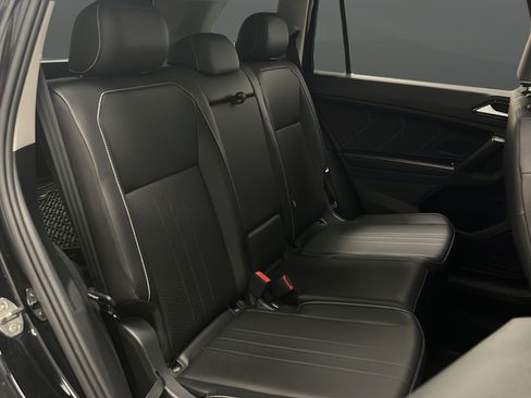 Used 2023 Volkswagen Tiguan SE w/ Panoramic Sunroof Package AWD/4WD image 25