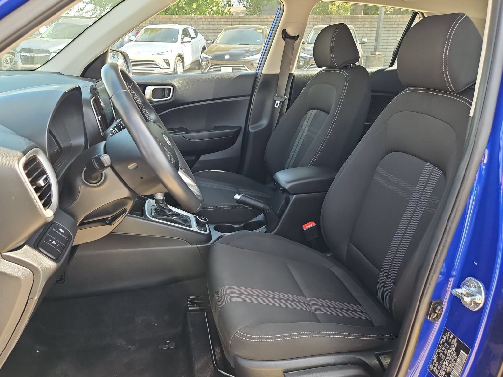 Used 2025 Hyundai Venue SEL FWD image 25