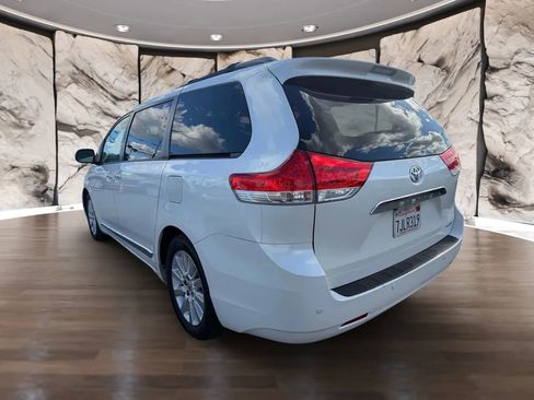 Used 2014 Toyota Sienna Limited w/ Limited Premium Package image 8