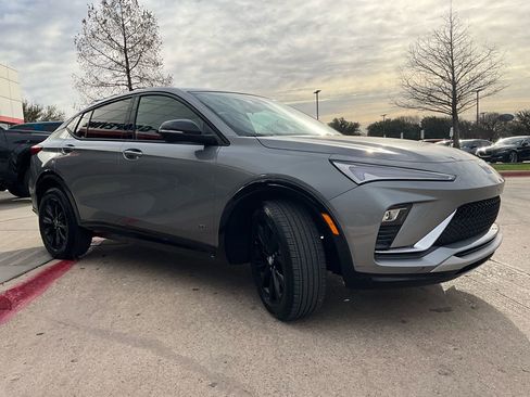 Used 2025 Buick Envista Sport Touring image 4