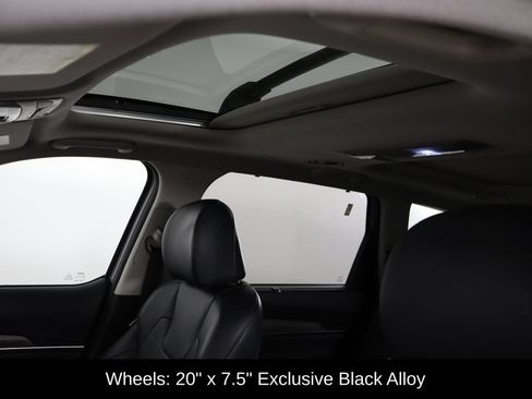 Used 2022 Kia Telluride SX w/ Nightfall Edition Package AWD/4WD image 27