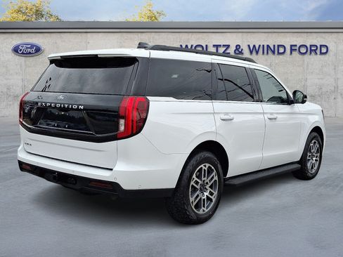 Used 2025 Ford Expedition Active AWD/4WD image 6