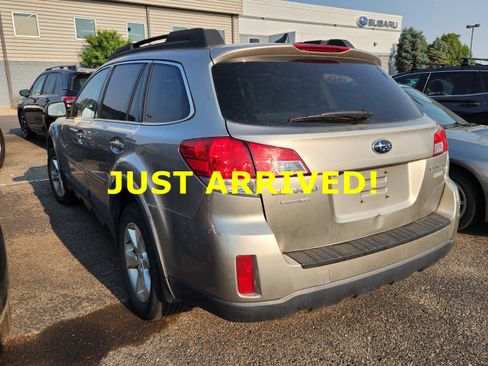 Used 2014 Subaru Outback 2.5i Limited w/ Moonroof Package AWD/4WD image 4