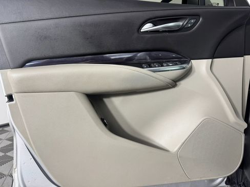 Used 2021 Cadillac XT4 Luxury w/ LPO, Onyx Sport Package image 42