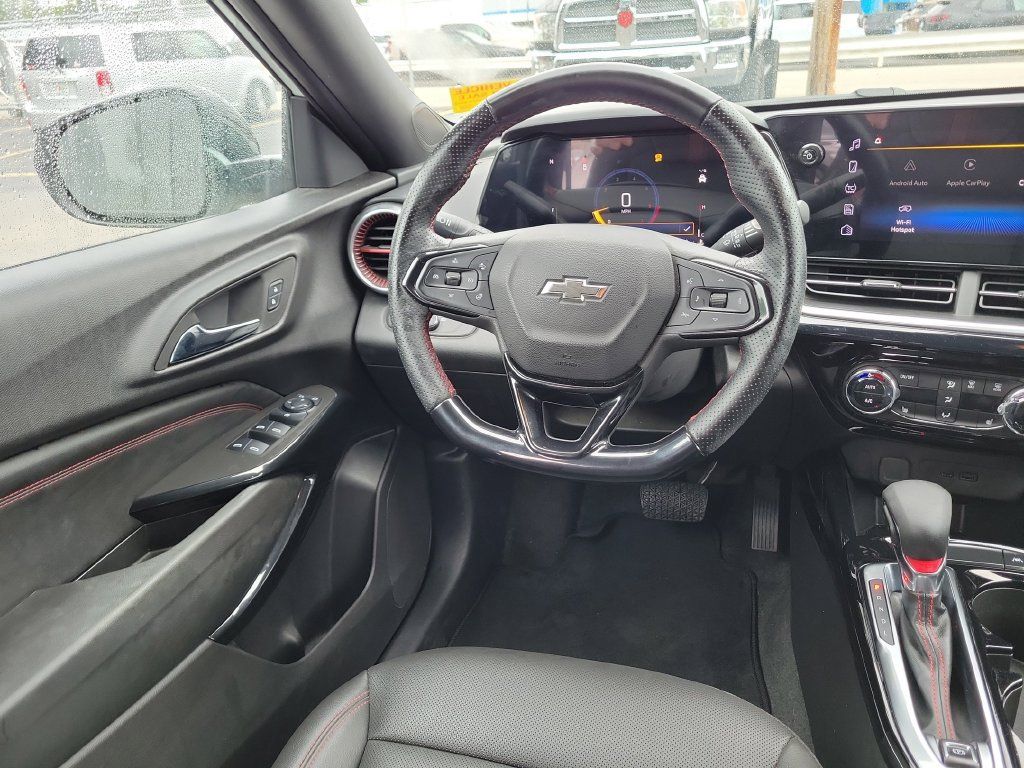 Used 2025 Chevrolet Trax RS w/ Driver Confidence Package FWD image 14
