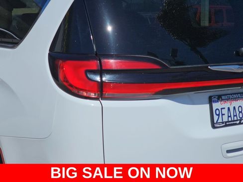 Used 2023 Chrysler Pacifica Limited FWD image 43