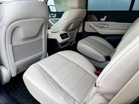 Certified 2025 Mercedes-Benz GLS 450 4MATIC image 21