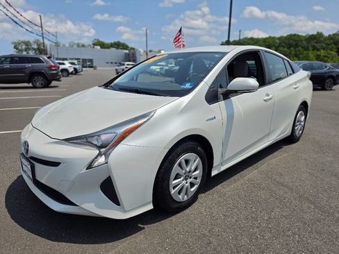 Used 2016 Toyota Prius Two FWD image 3