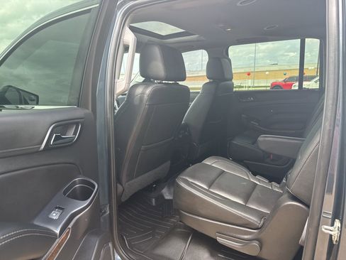 Used 2020 Chevrolet Suburban LT image 27