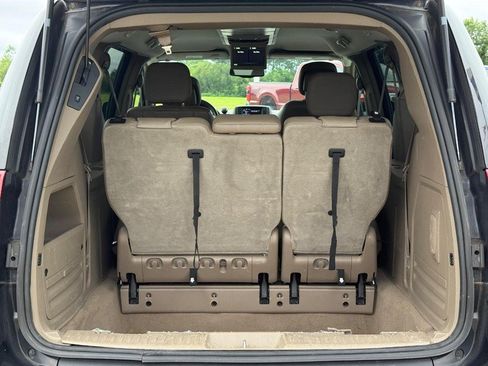 Used 2014 Chrysler Town & Country Touring-L w/ Driver Convenience Group FWD image 6