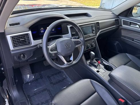Used 2022 Volkswagen Atlas SE image 2