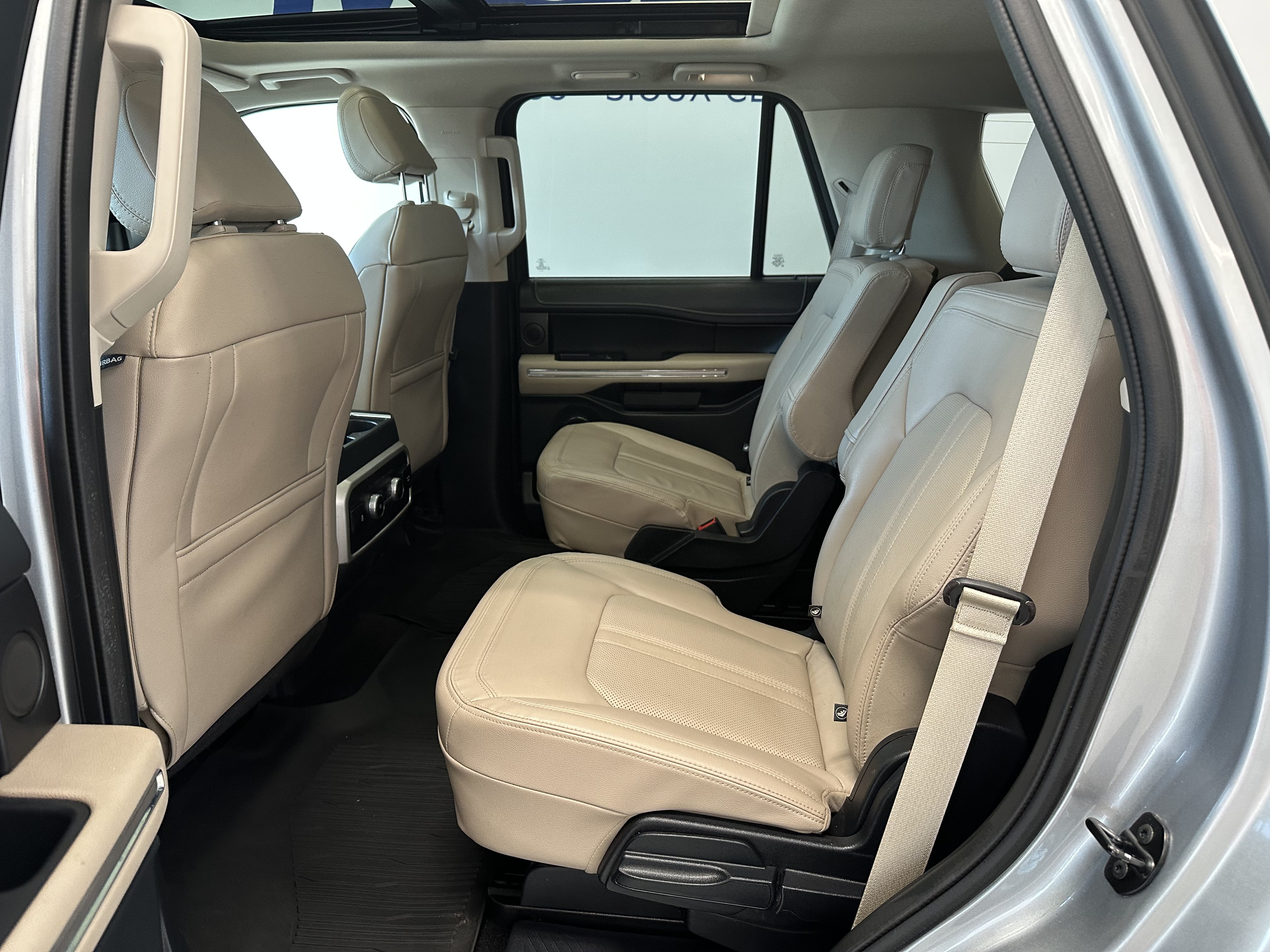 Used 2022 Ford Expedition Limited AWD/4WD image 12